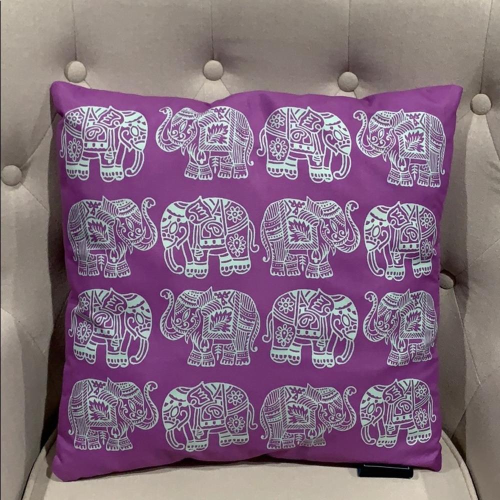 🐘Elephant printed throw pillow🐘